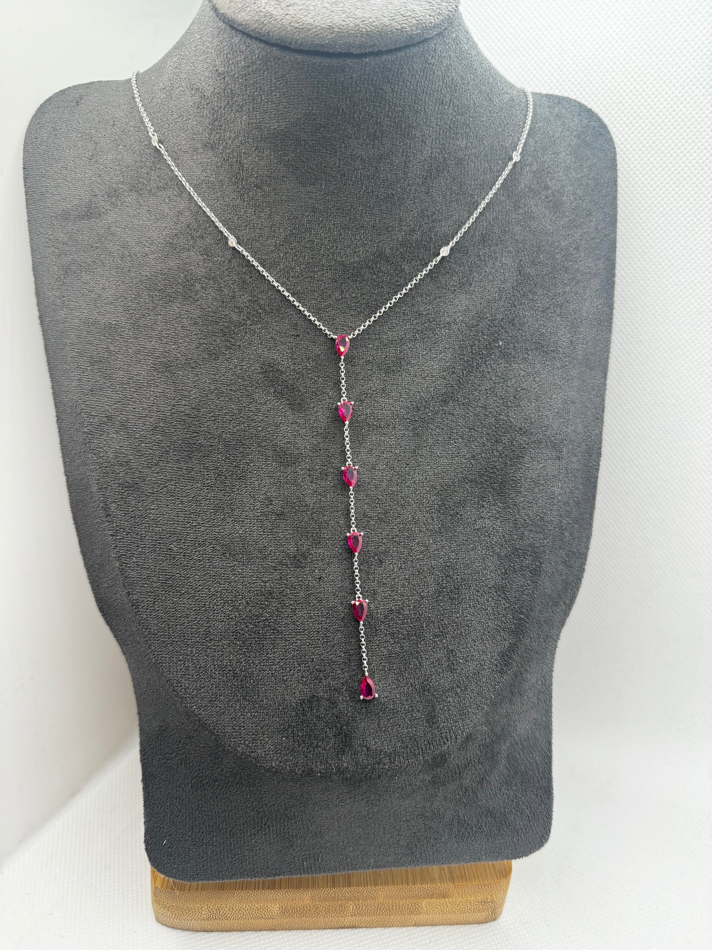 Collana con pietre