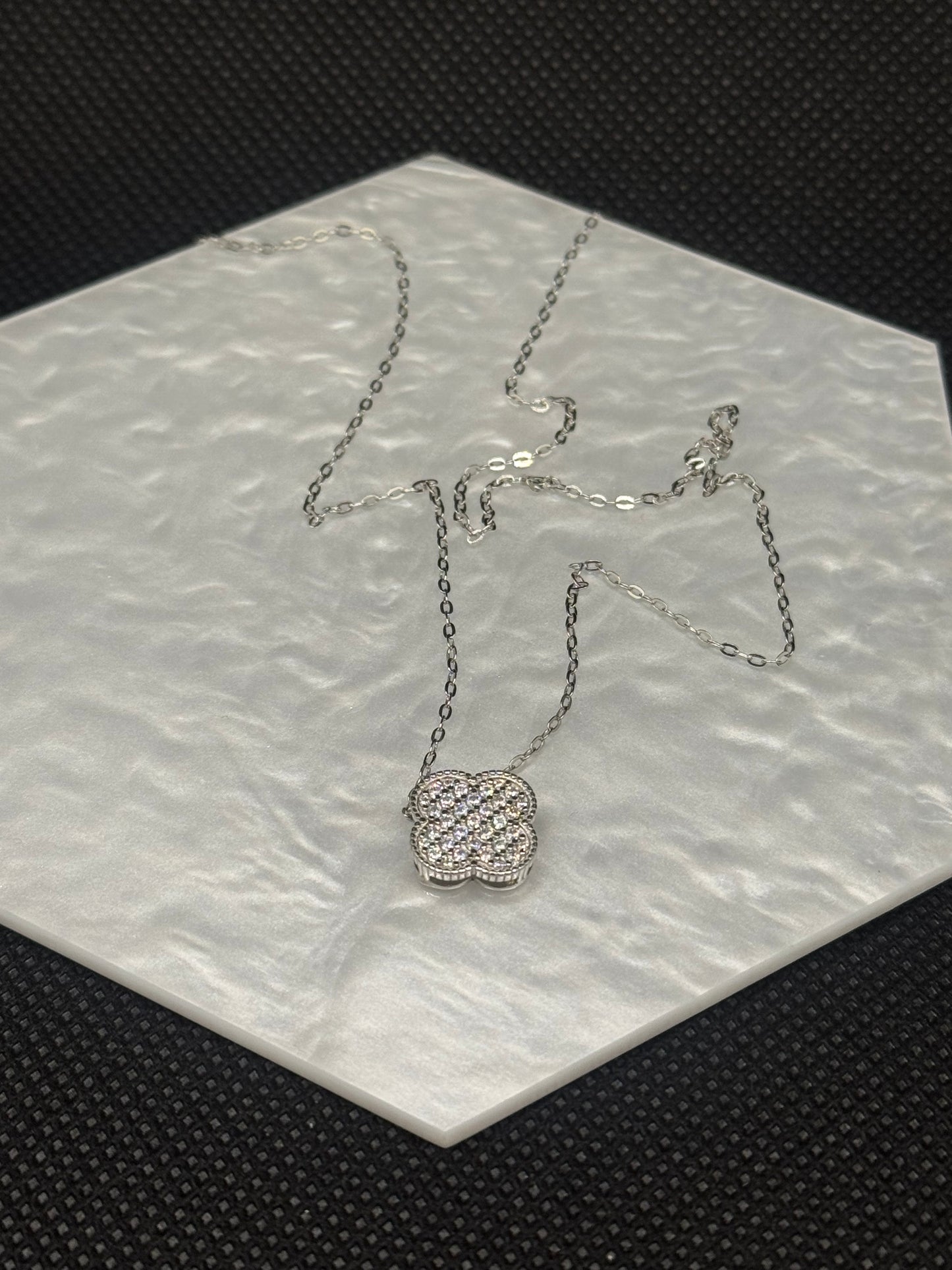 Collana quadrifoglio senza puntino al centro