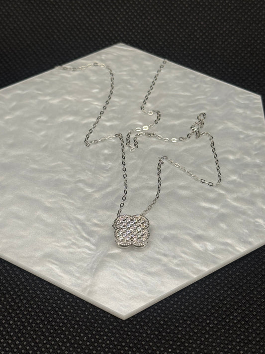 Collana quadrifoglio senza puntino al centro