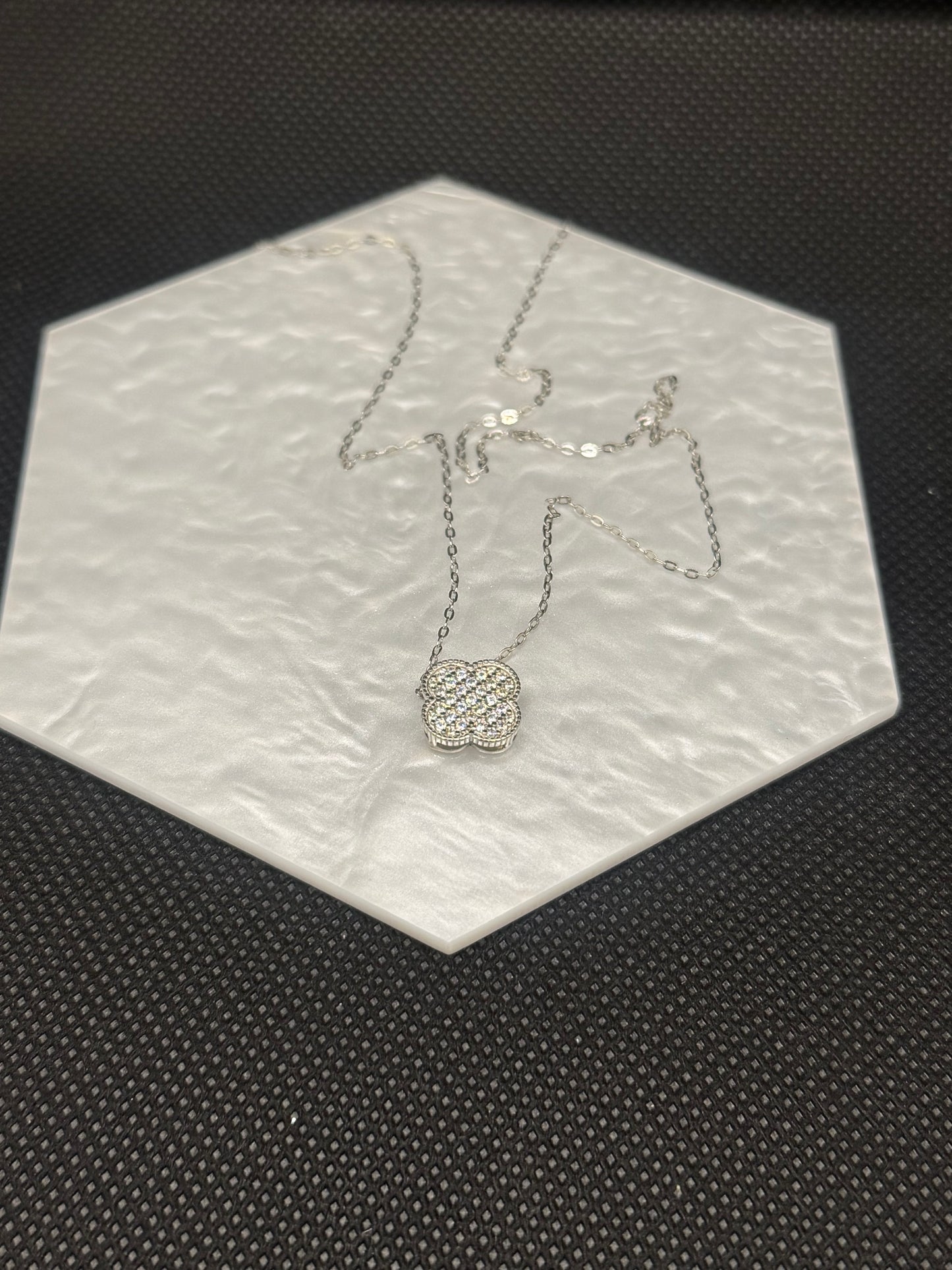 Collana quadrifoglio senza puntino al centro